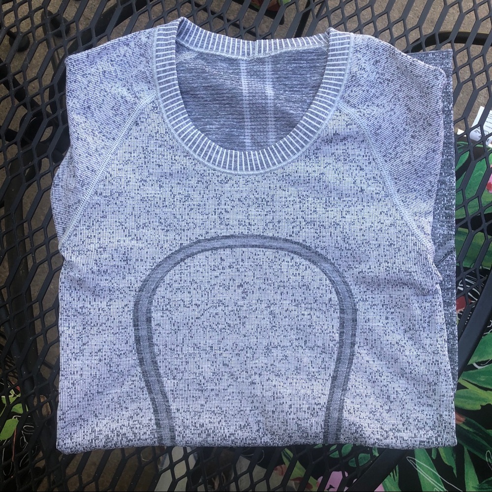 lululemon size 2 short sleeve top